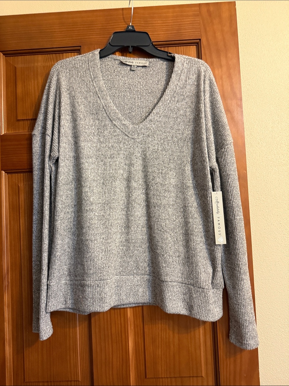 Absolutely Famous Light Grey V-Neck Ribbed Sweater brand new size XL